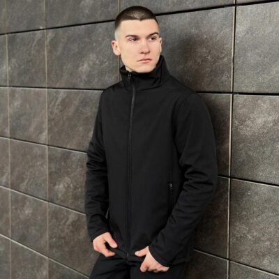 Чорна чоловіча демісезонна куртка із софтшеллу з кишенями Pobedov Shadow