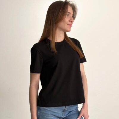 Чорна базова жіноча футболка Pobedov Freedom. Бавовняна жіноча футболка чорна