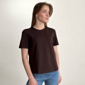 Шоколадная базовая женская футболка Pobedov Freedom. Хлопковая трендовая шоколадная женская футболка