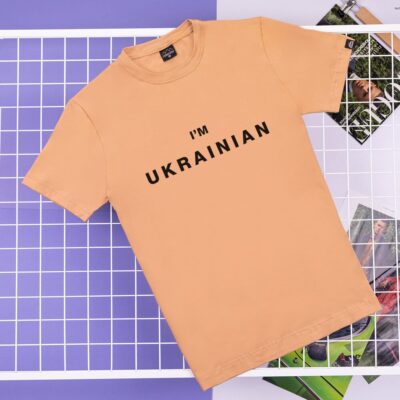 Футболка мужская однотонная бежевая Pobedov Peremoga - I'M UKRAINIAN наклейка чорна