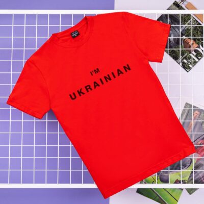 Футболка мужская однотонная красная Pobedov Peremoga - I'M UKRAINIAN наклейка чорна
